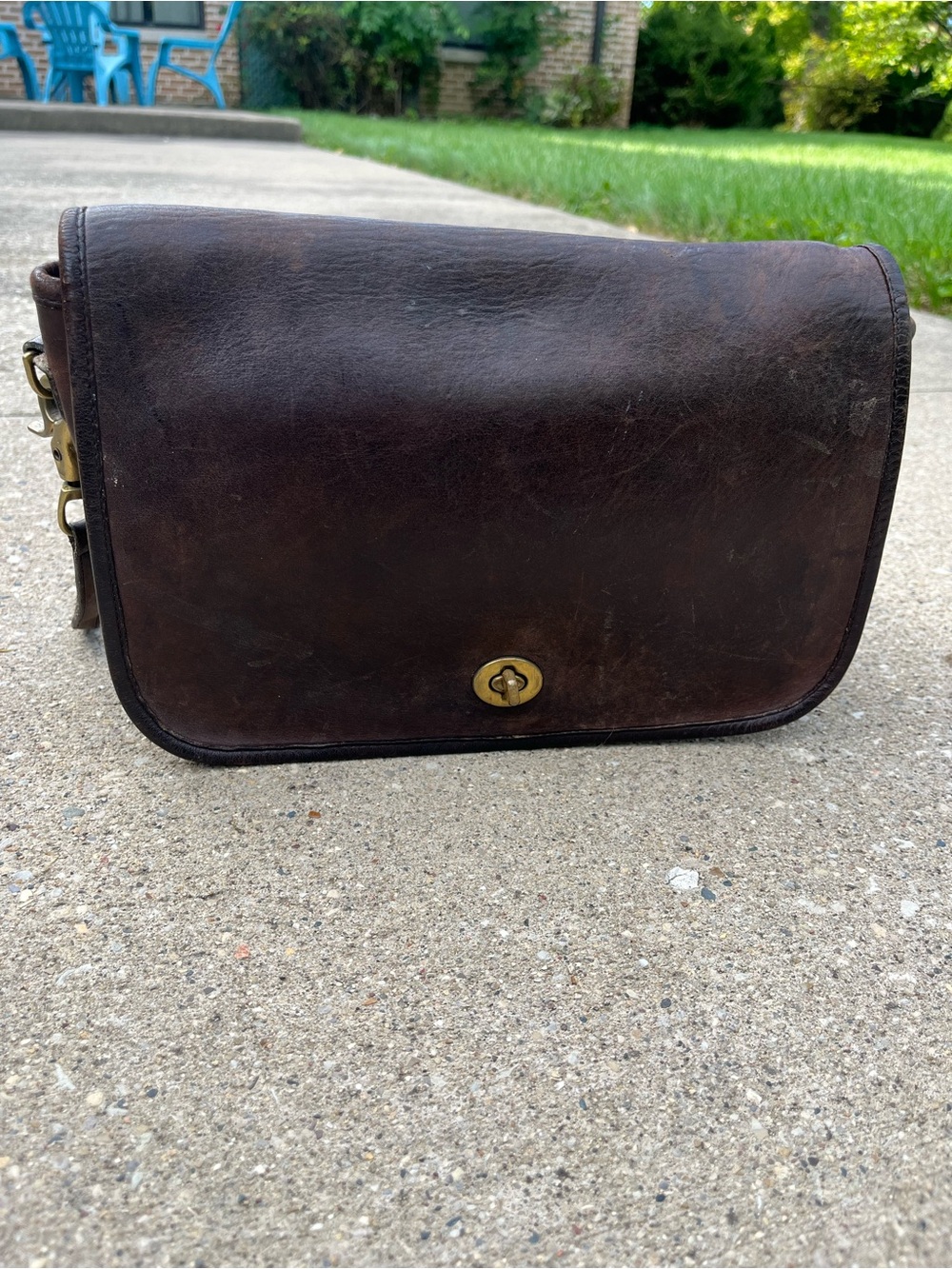 Vintage Coach 284-2045 Brown Leather Crossbody Bag Turnlock Brass Hardware